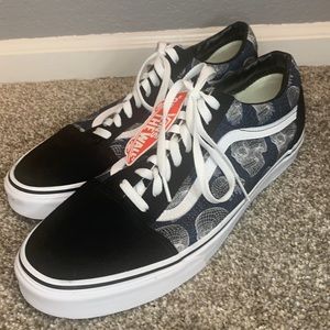 Dark blue skull vans brand new with vans tag still on it
